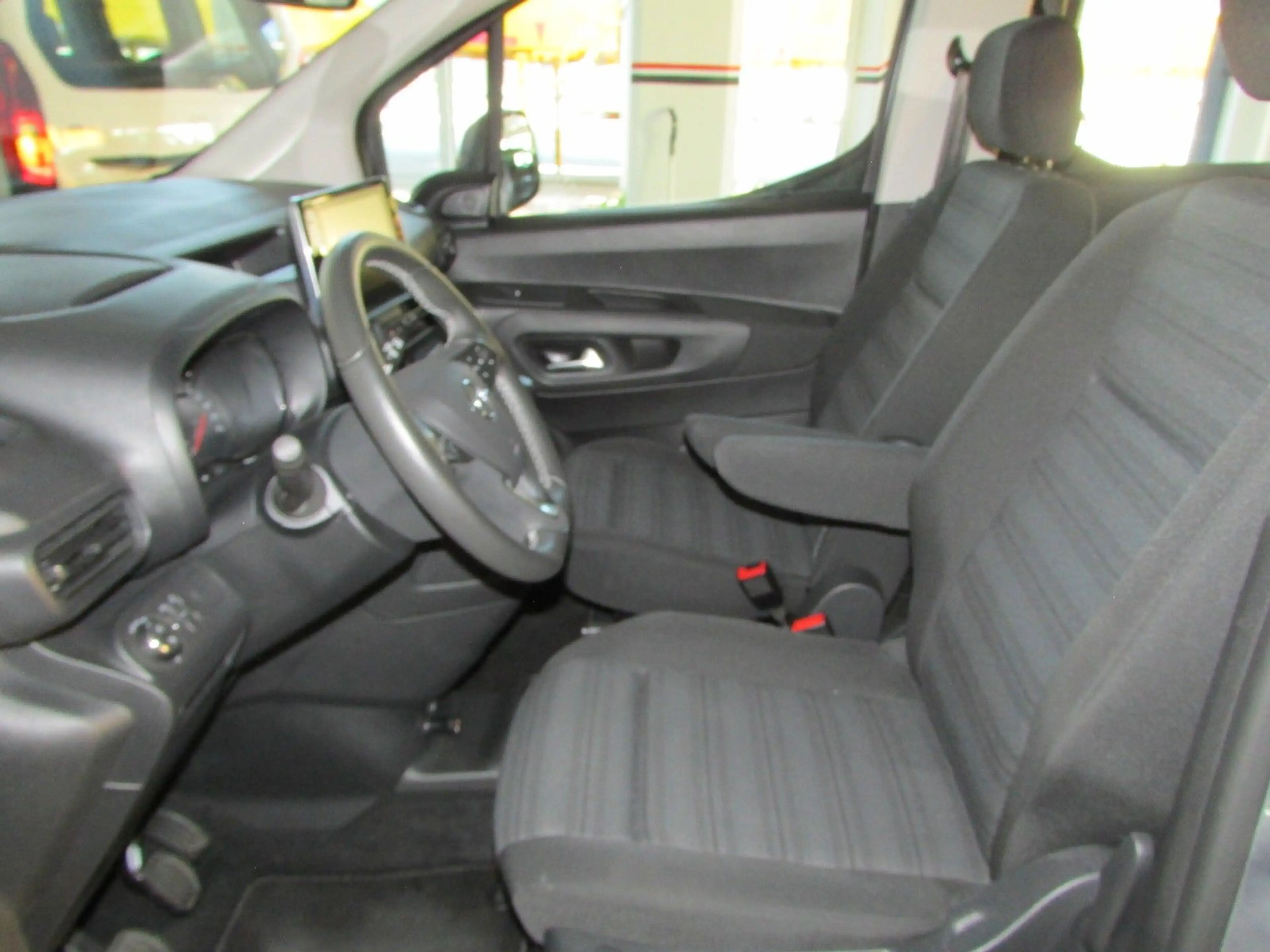 Opel Combo Life E  Rollstuhlrampe-Behindertengerecht — photo 18