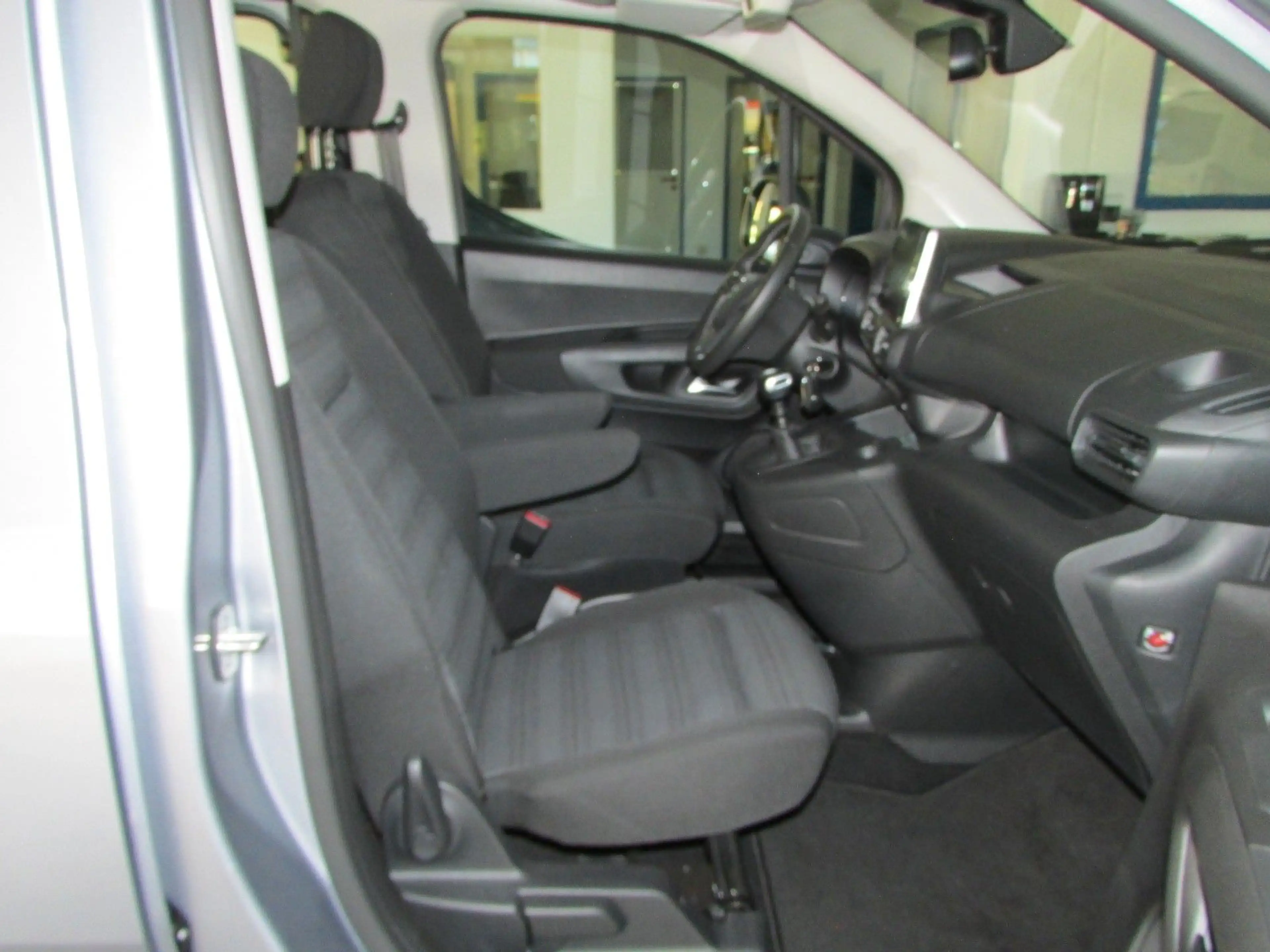 Opel Combo Life E  Rollstuhlrampe-Behindertengerecht — photo 22