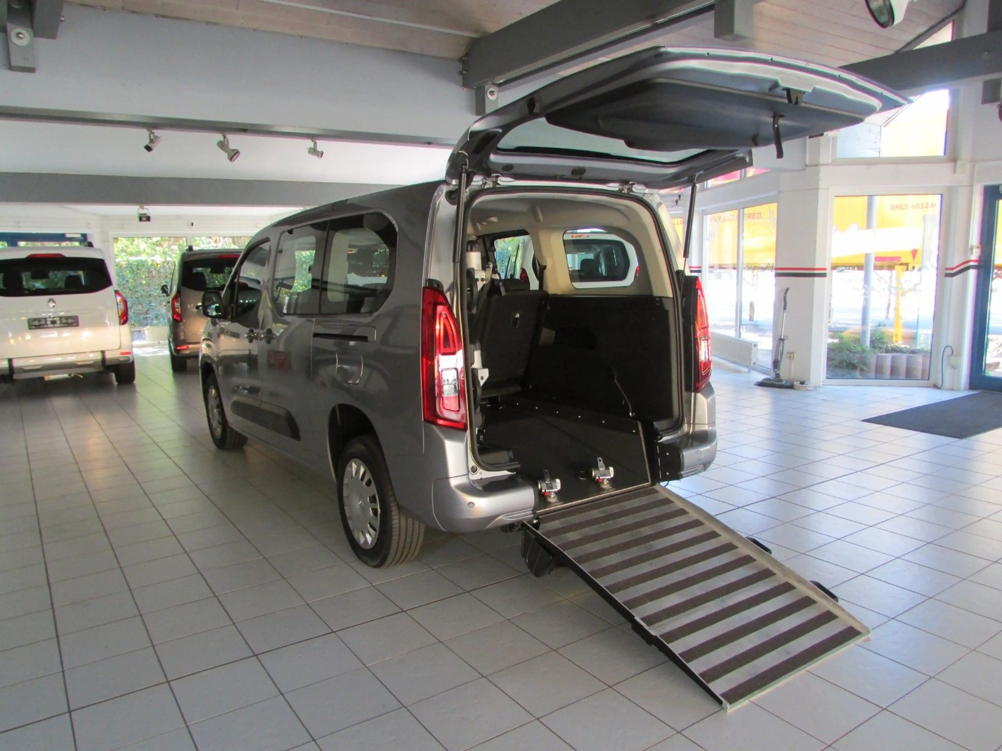 Opel Combo Life E Rollstuhlrampe-Behindertengerecht