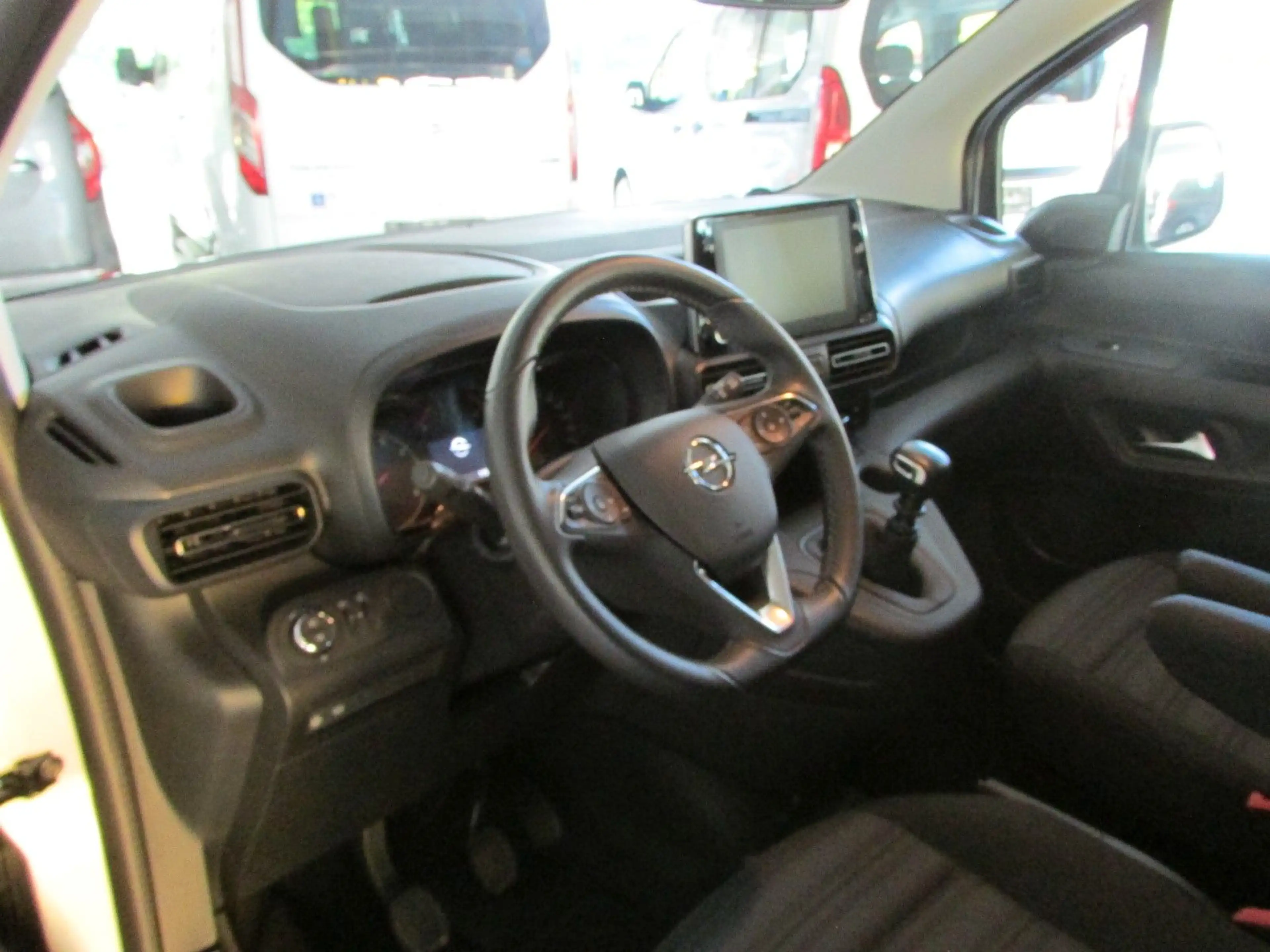 Opel Combo Life E  Rollstuhlrampe-Behindertengerecht — photo 16