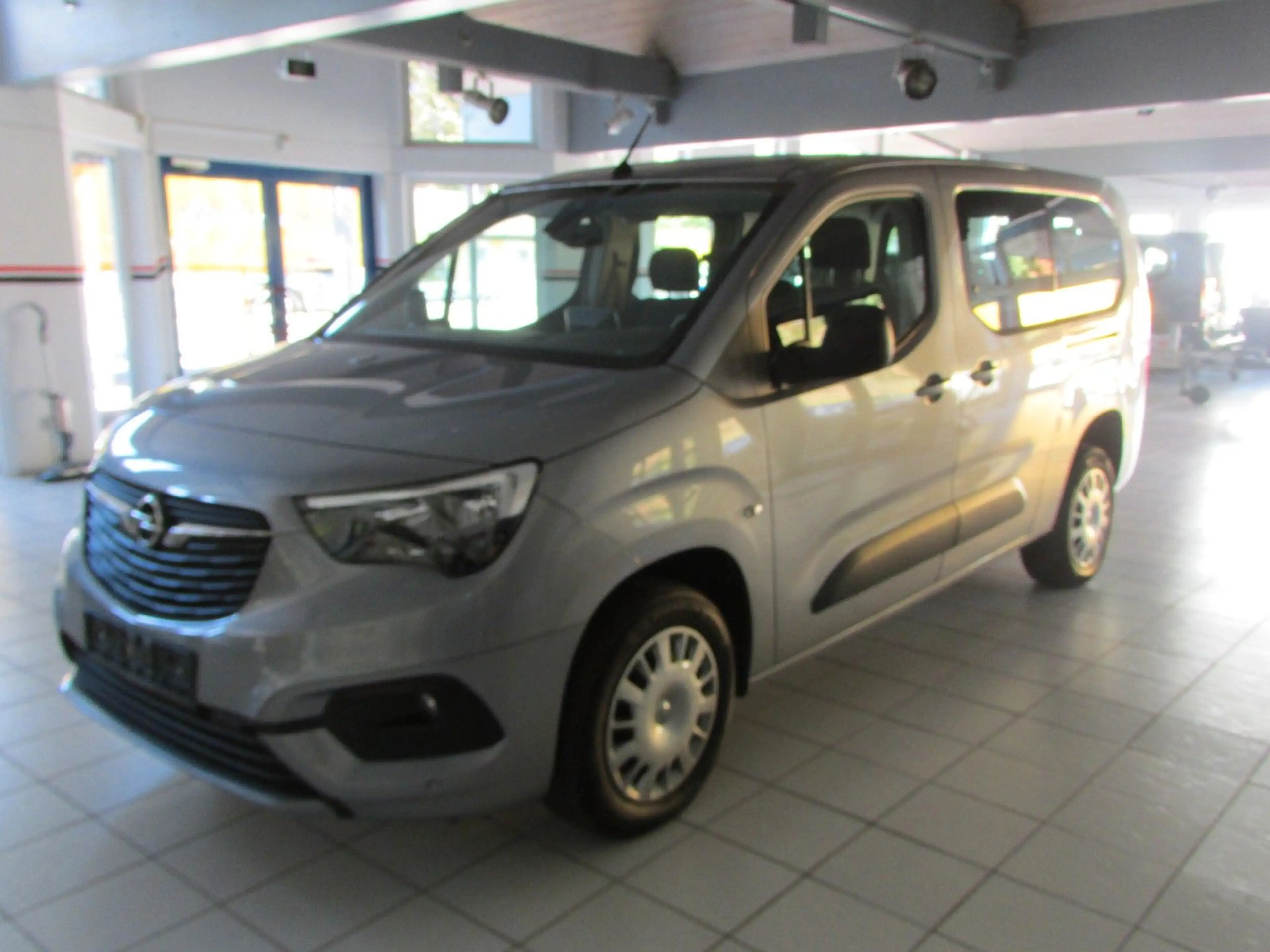 Opel Combo Life E  Rollstuhlrampe-Behindertengerecht — photo 7