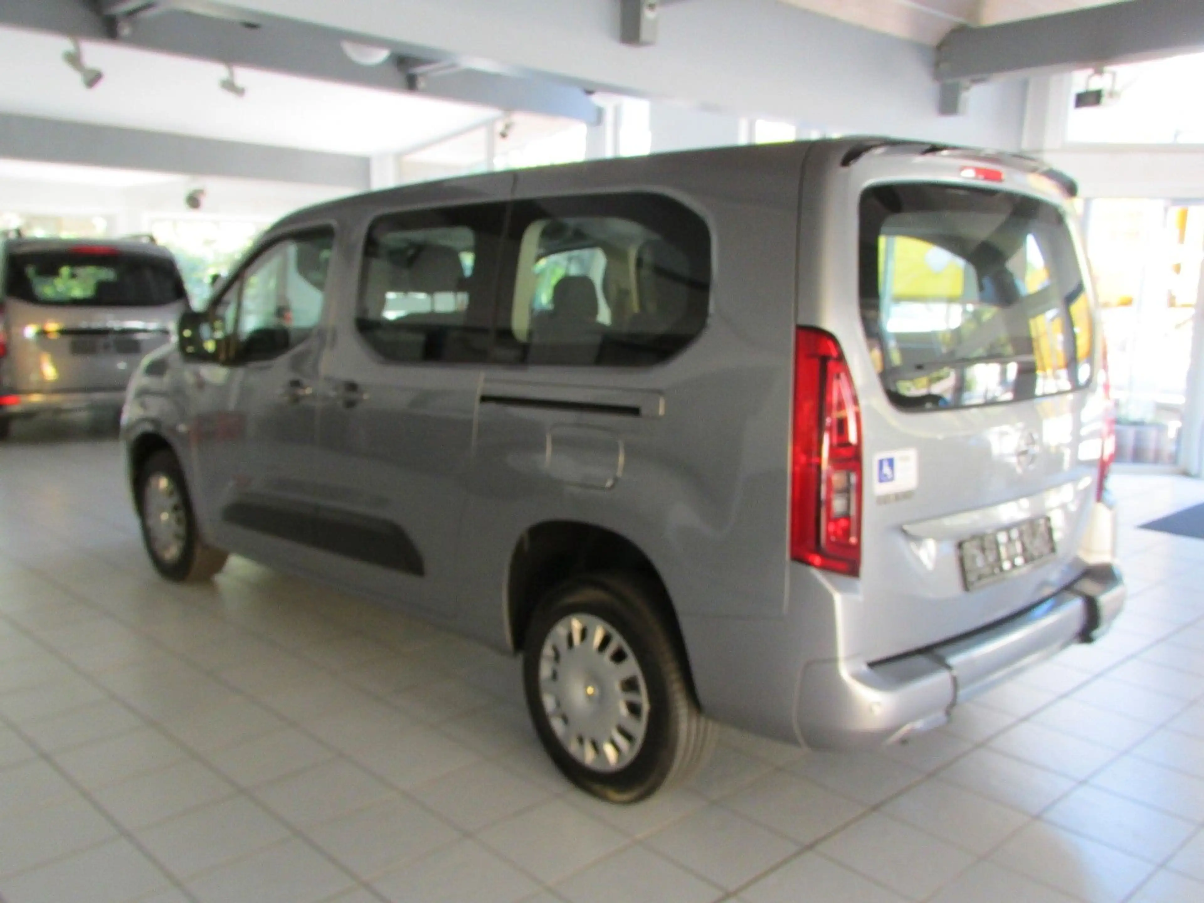 Opel Combo Life E  Rollstuhlrampe-Behindertengerecht — photo 13