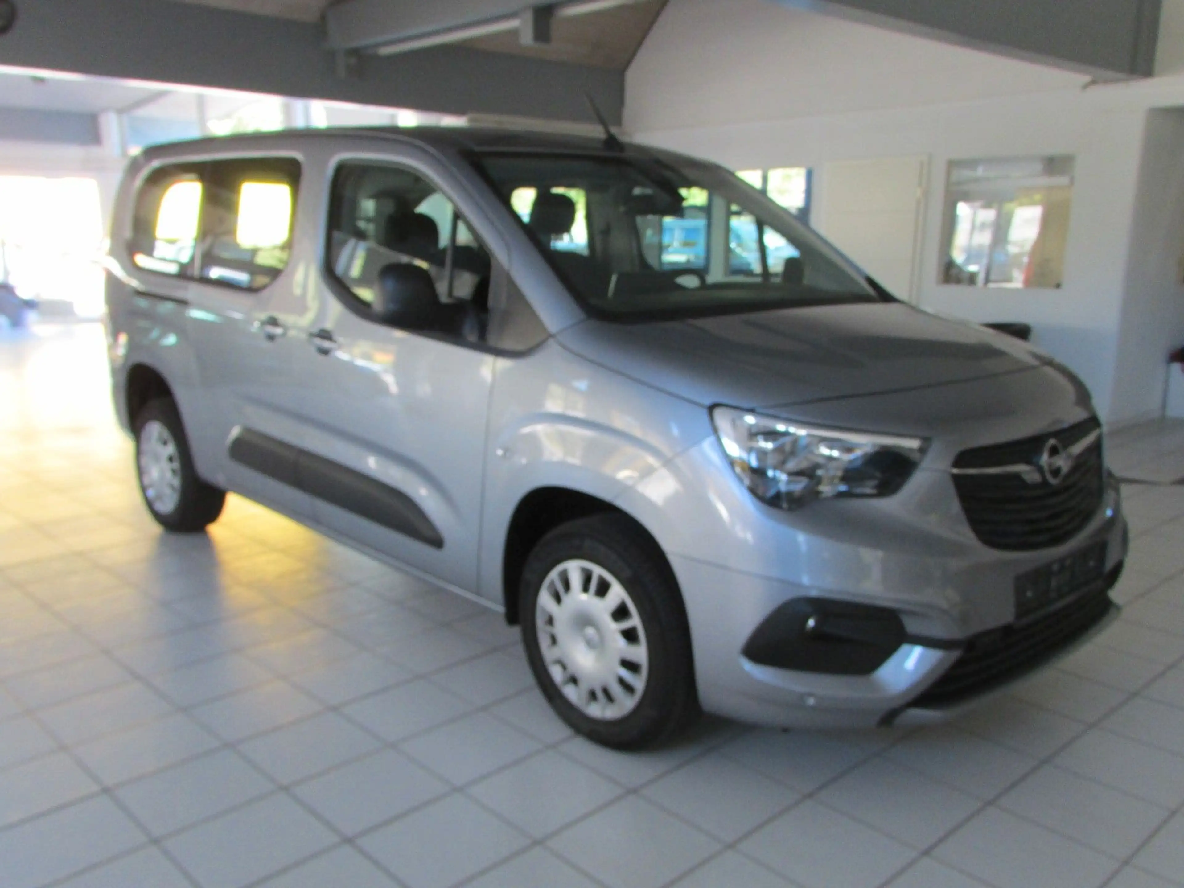 Opel Combo Life E  Rollstuhlrampe-Behindertengerecht — photo 9
