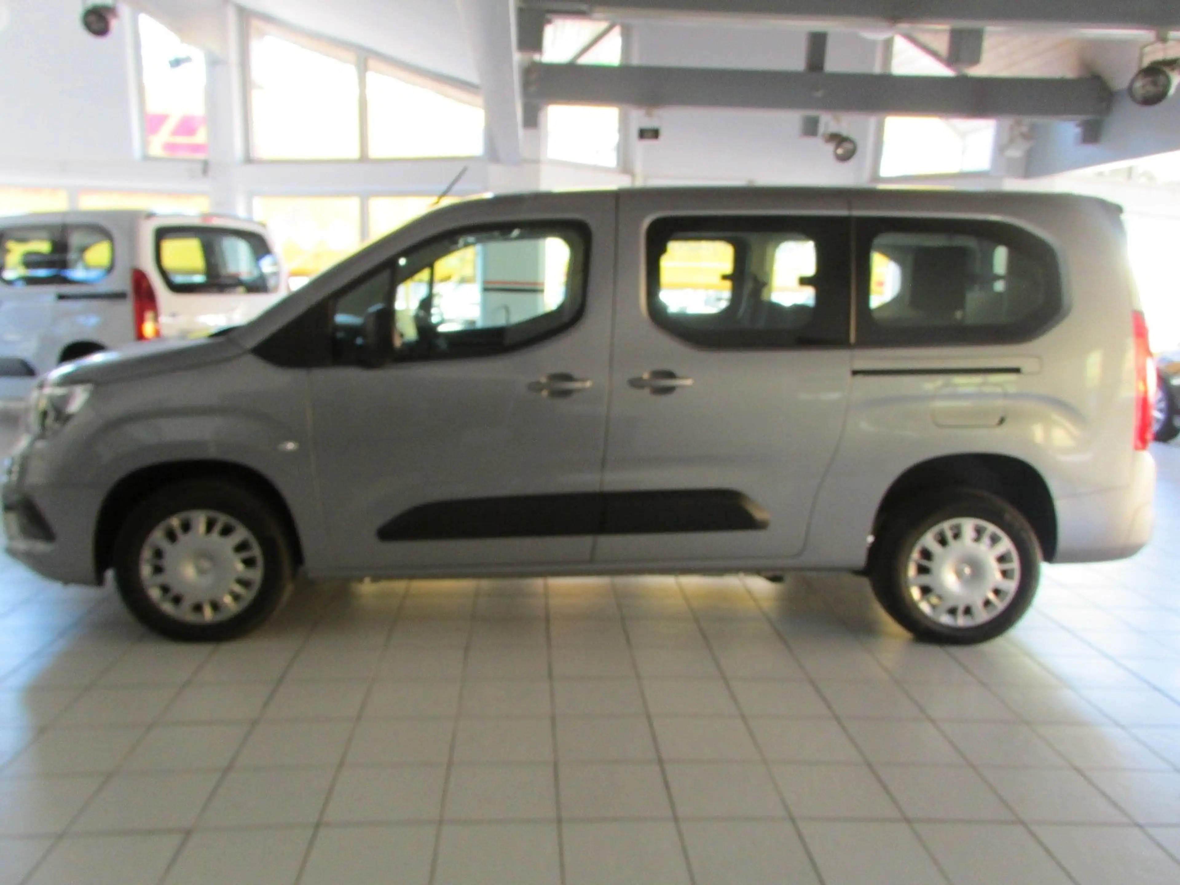 Opel Combo Life E  Rollstuhlrampe-Behindertengerecht — photo 14