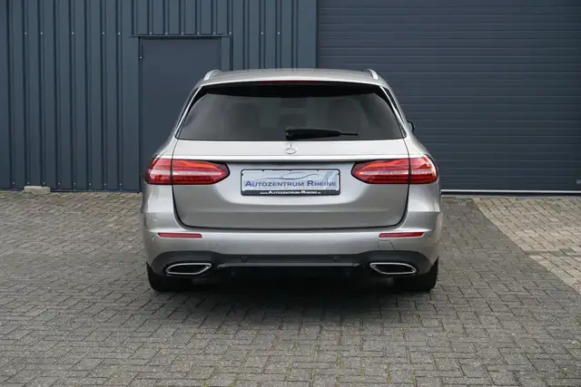 Mercedes-Benz E-Class view 6
