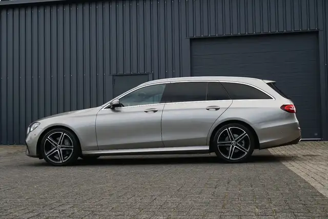 Mercedes-Benz E-Class view 4