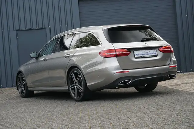Mercedes-Benz E-Class view 5