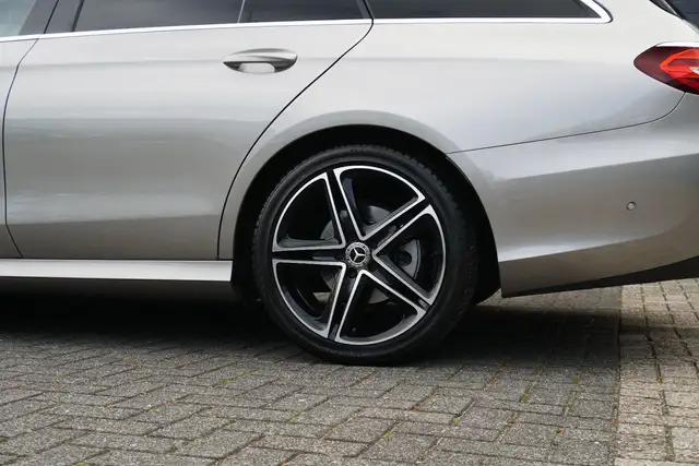 Mercedes-Benz E-Class view 14