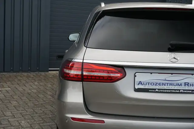 Mercedes-Benz E-Class view 13