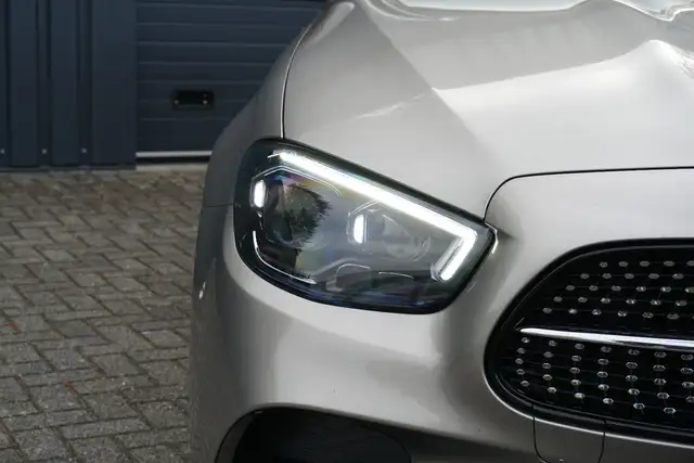 Mercedes-Benz E-Class view 11