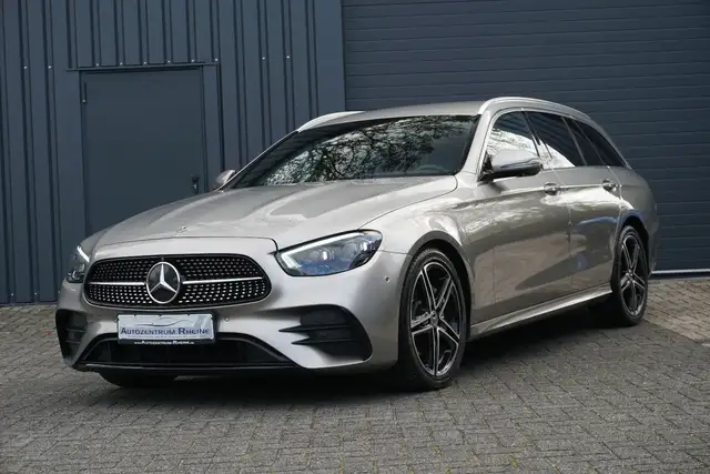 Mercedes-Benz E-Class view 3
