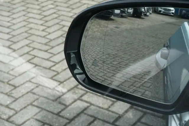Mercedes-Benz E-Class view 15