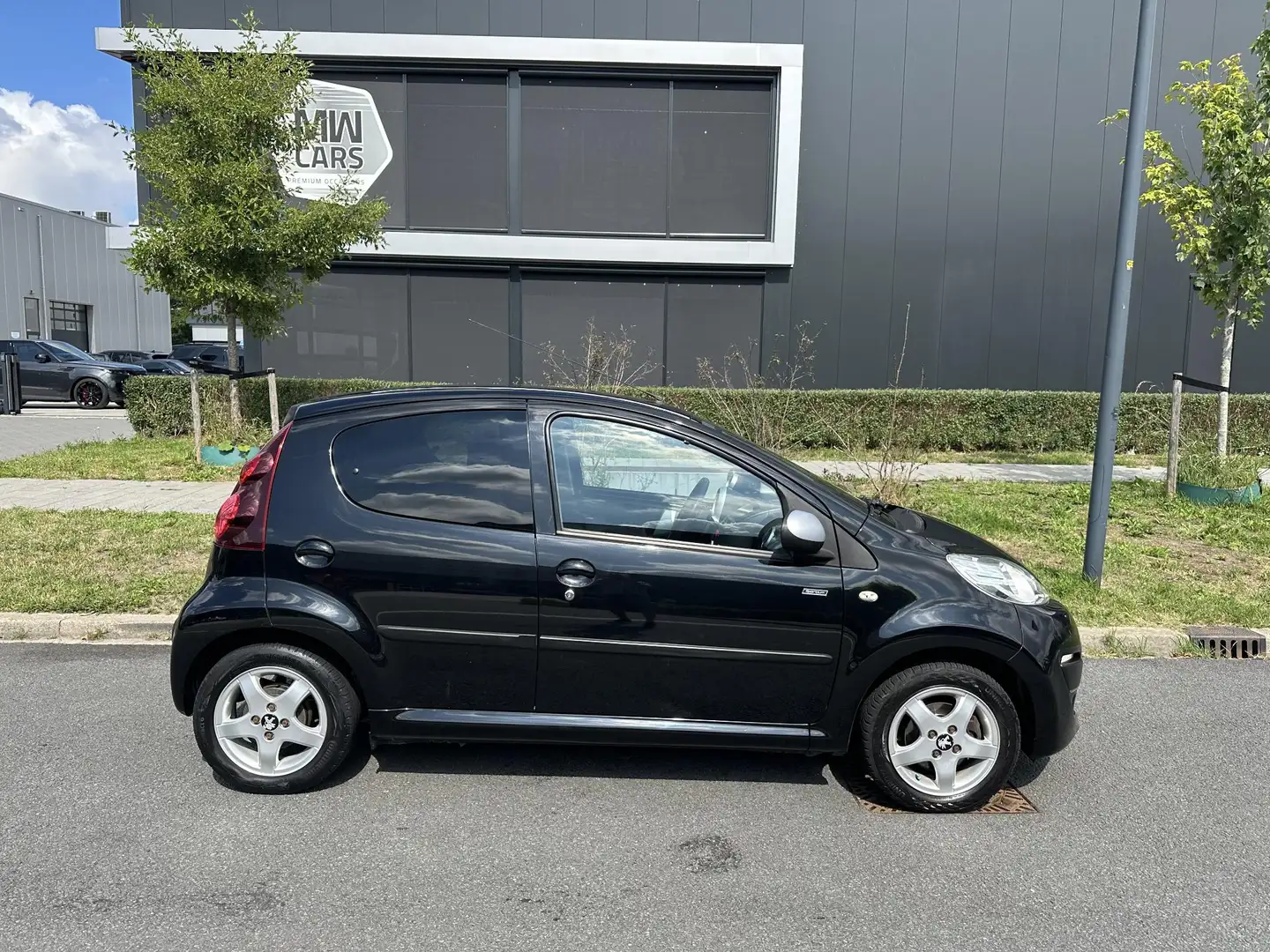 Peugeot 107 1.0 Sportium Airco, LMV,  NAP Zwart - 2