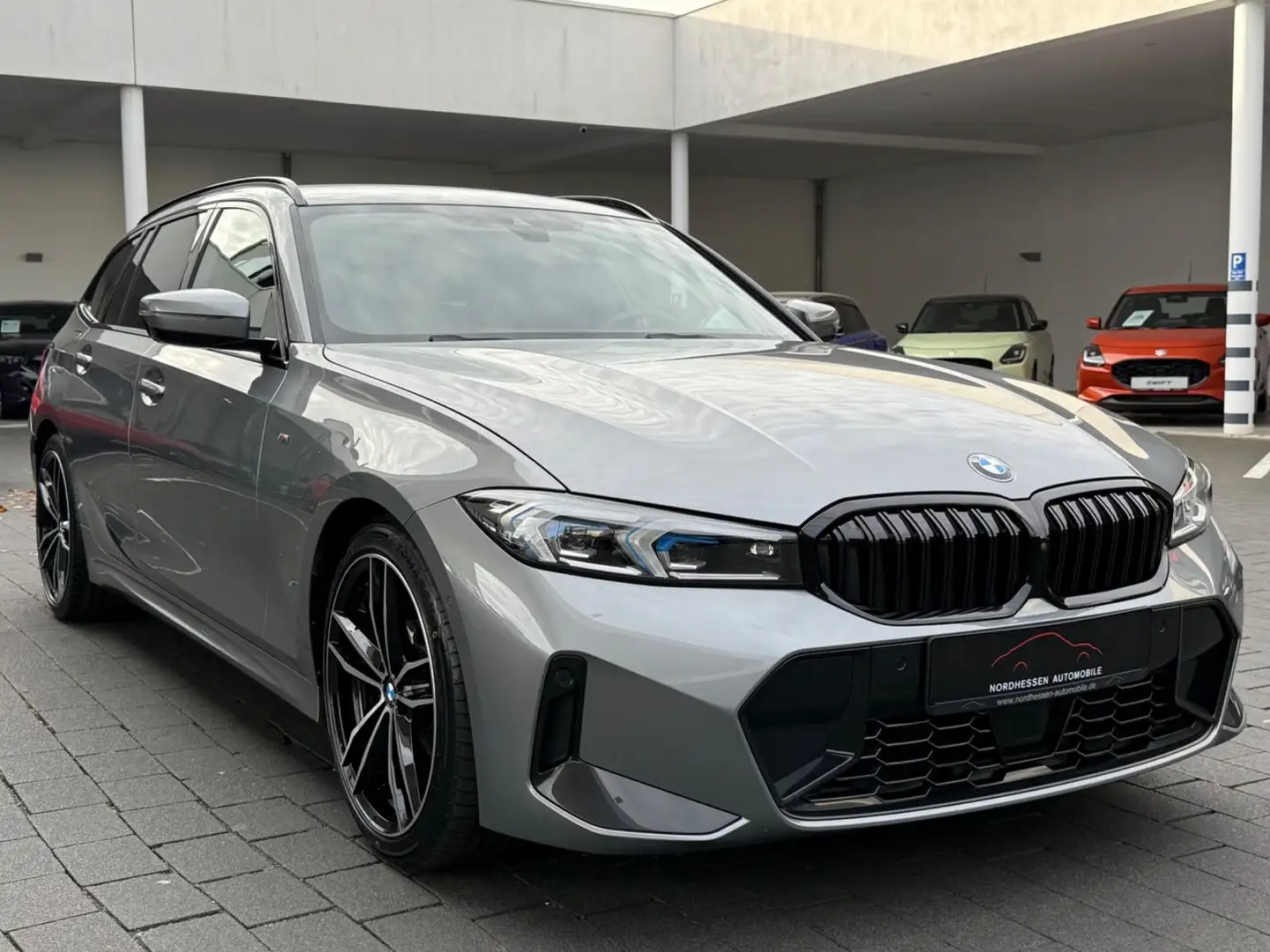 BMW 320 d Touring M Sport | 360° | Head-Up | 19 Zoll Gris - 2