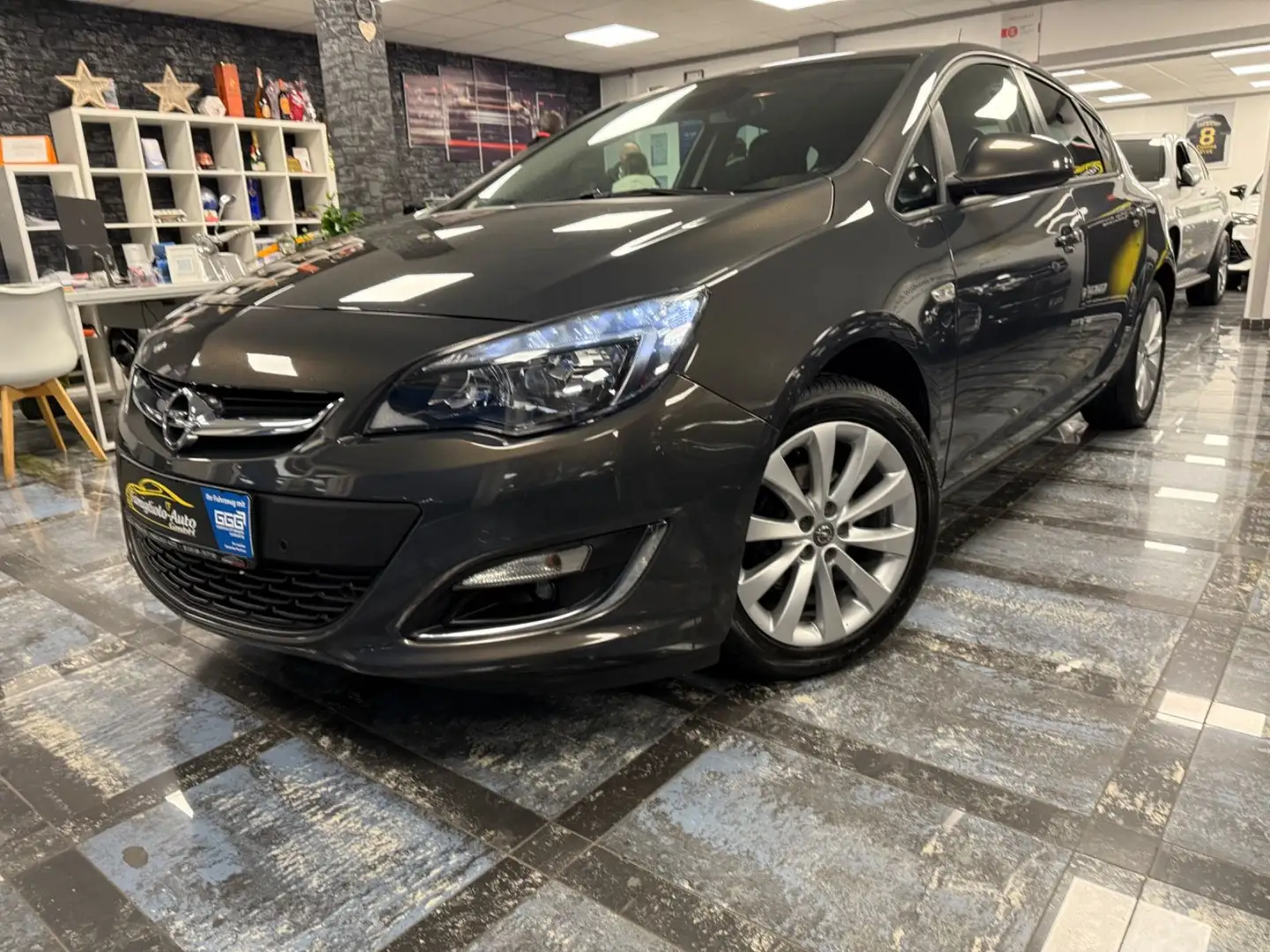 Opel Astra J Lim. 5-trg. Active*SHZ*LHZ*Tempomat*1.Ha Grau - 2