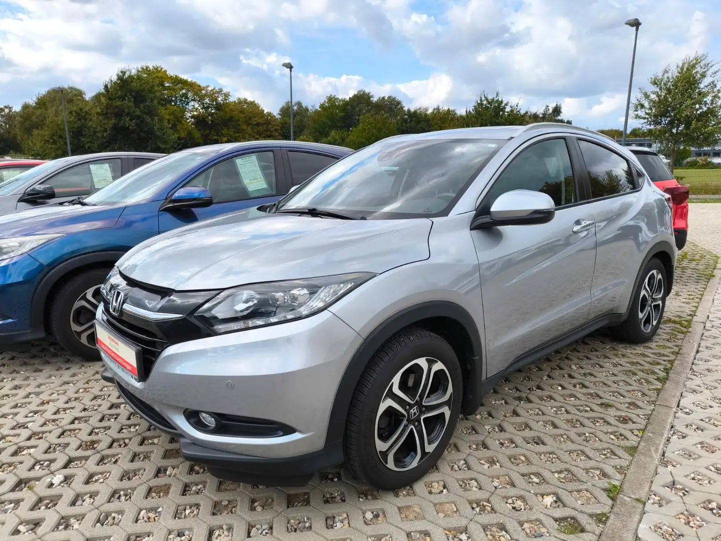 Honda HR-V 1,5 Executive Automatik + AHK Silber - 2