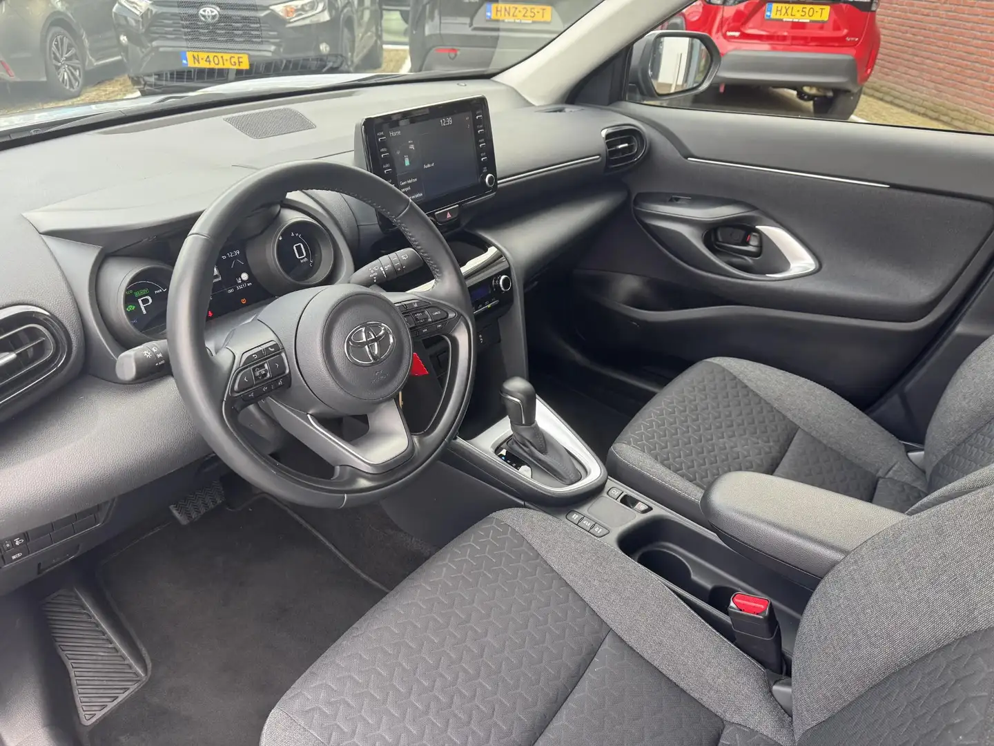 Toyota Yaris Cross 1.5 HYBRID APPLE/ANDROID CAMERA AD-CRUISE LICHT/RE Gris - 2