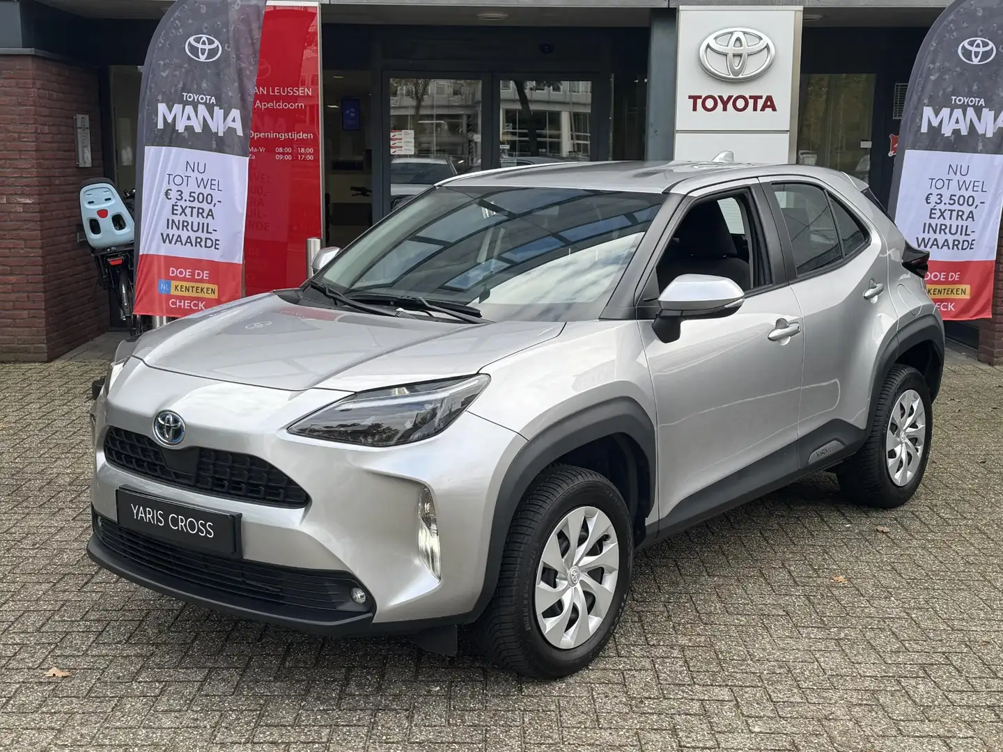 Toyota Yaris Cross 1.5 HYBRID APPLE/ANDROID CAMERA AD-CRUISE LICHT/RE Gris - 1