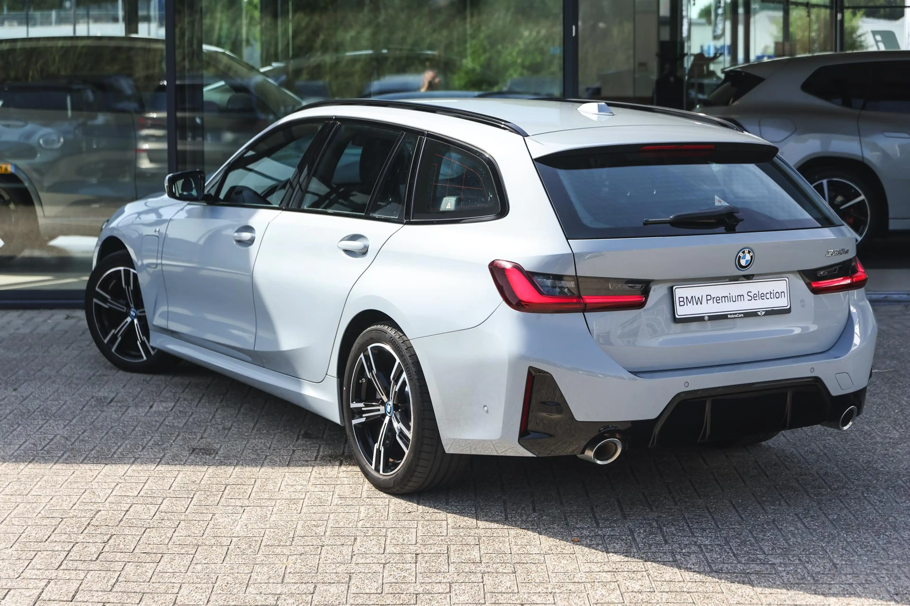 BMW 330 3 Serie Touring 330e M Sport Automaat / Sportstoel — photo 2