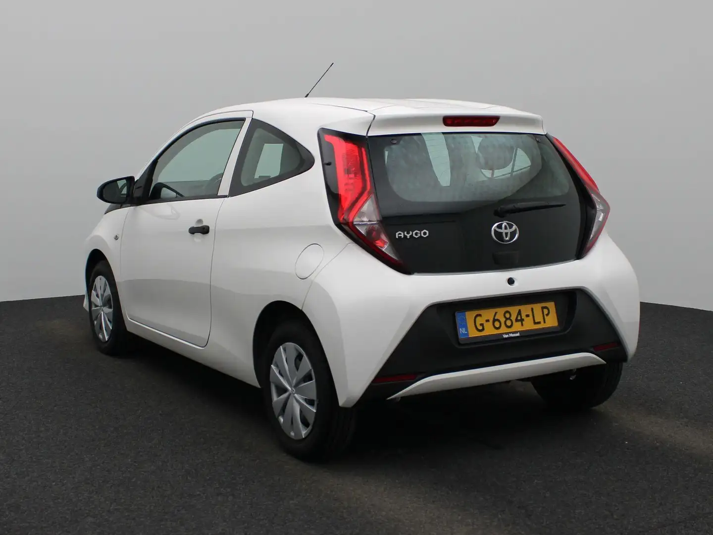 Toyota Aygo 1.0 VVT-i x-fun | Airco | Cruise-Control | Bluetoo Blanc - 2