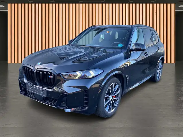 BMW X5 M view 2