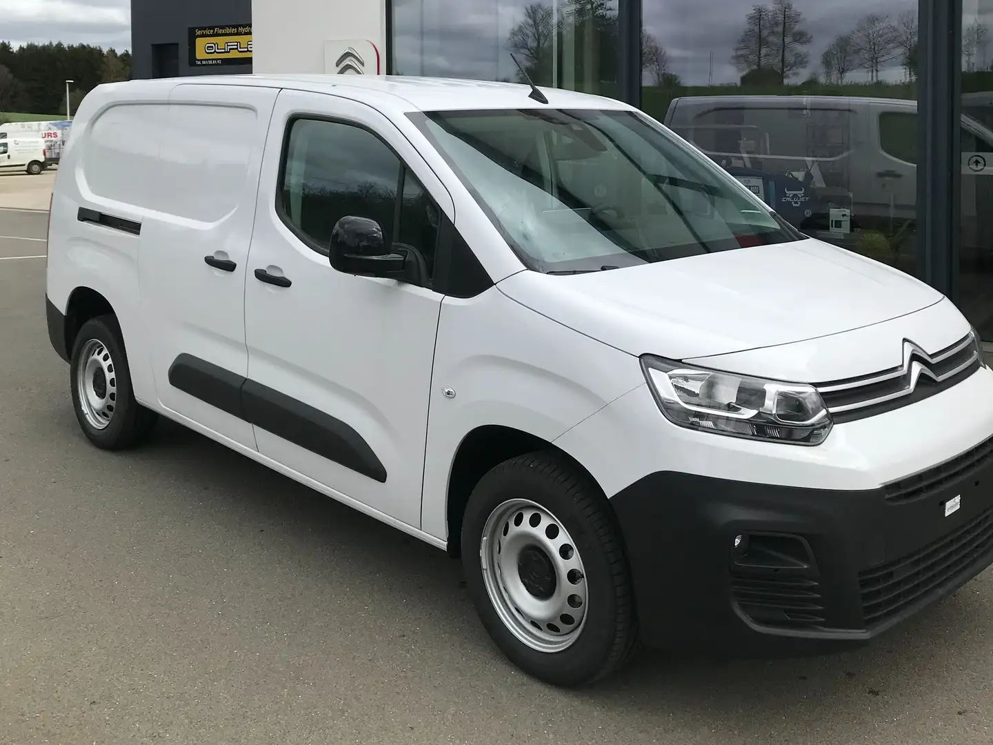 Citroen Berlingo XL 1.5 BlueHDi 130 cv Club avec caméra-clim-GPS Blanc - 1