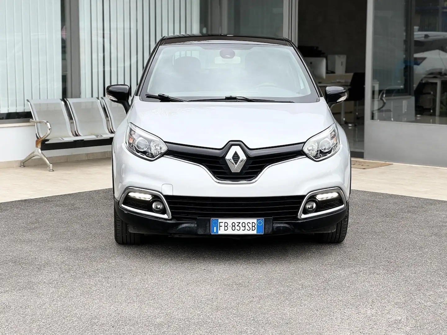 Renault Captur 1.5 Diesel 90CV E6 Automatica Neo. - 2015 Silber - 2
