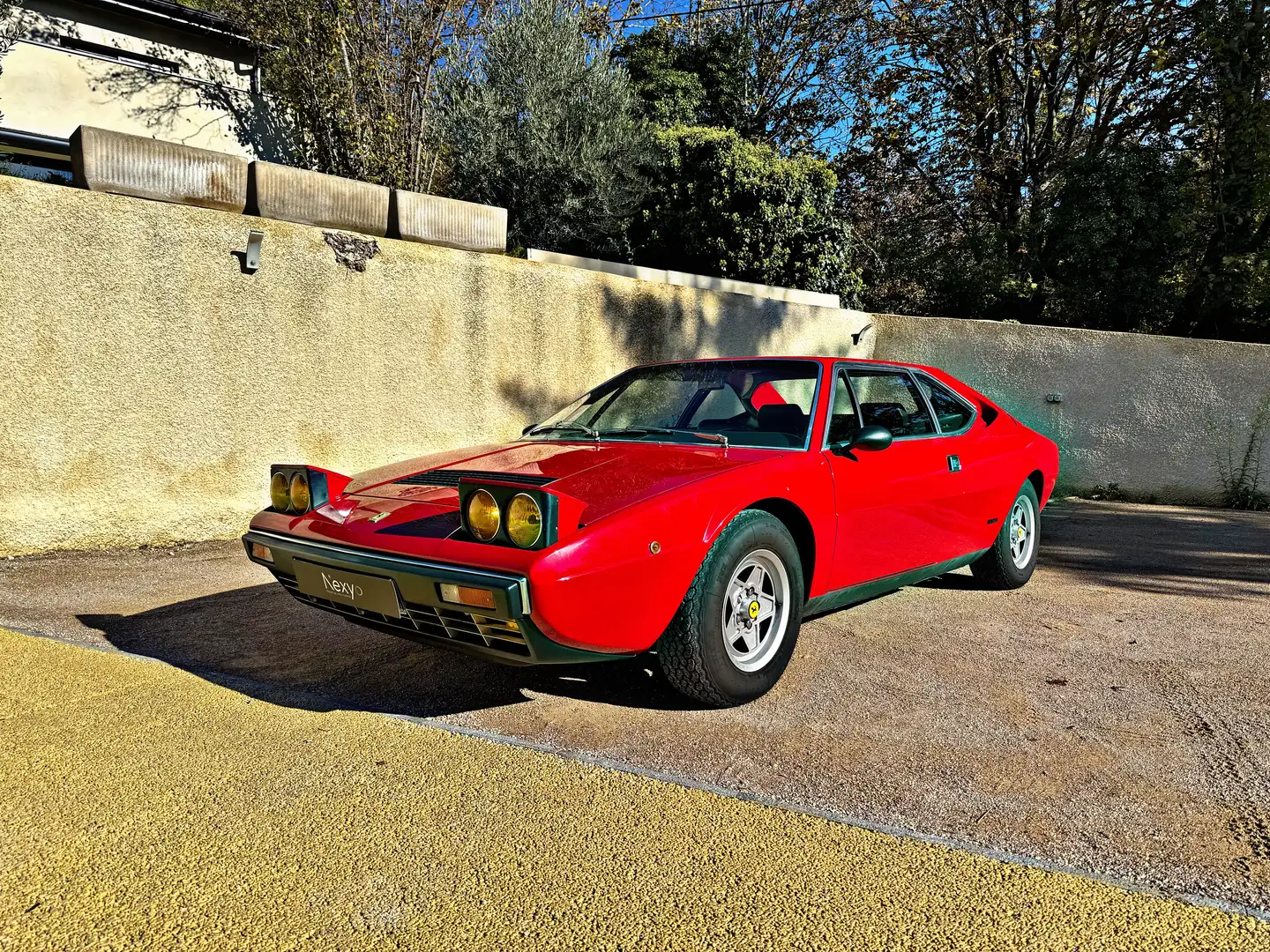 Ferrari 308 GT4 2+2 Dino crvena - 1
