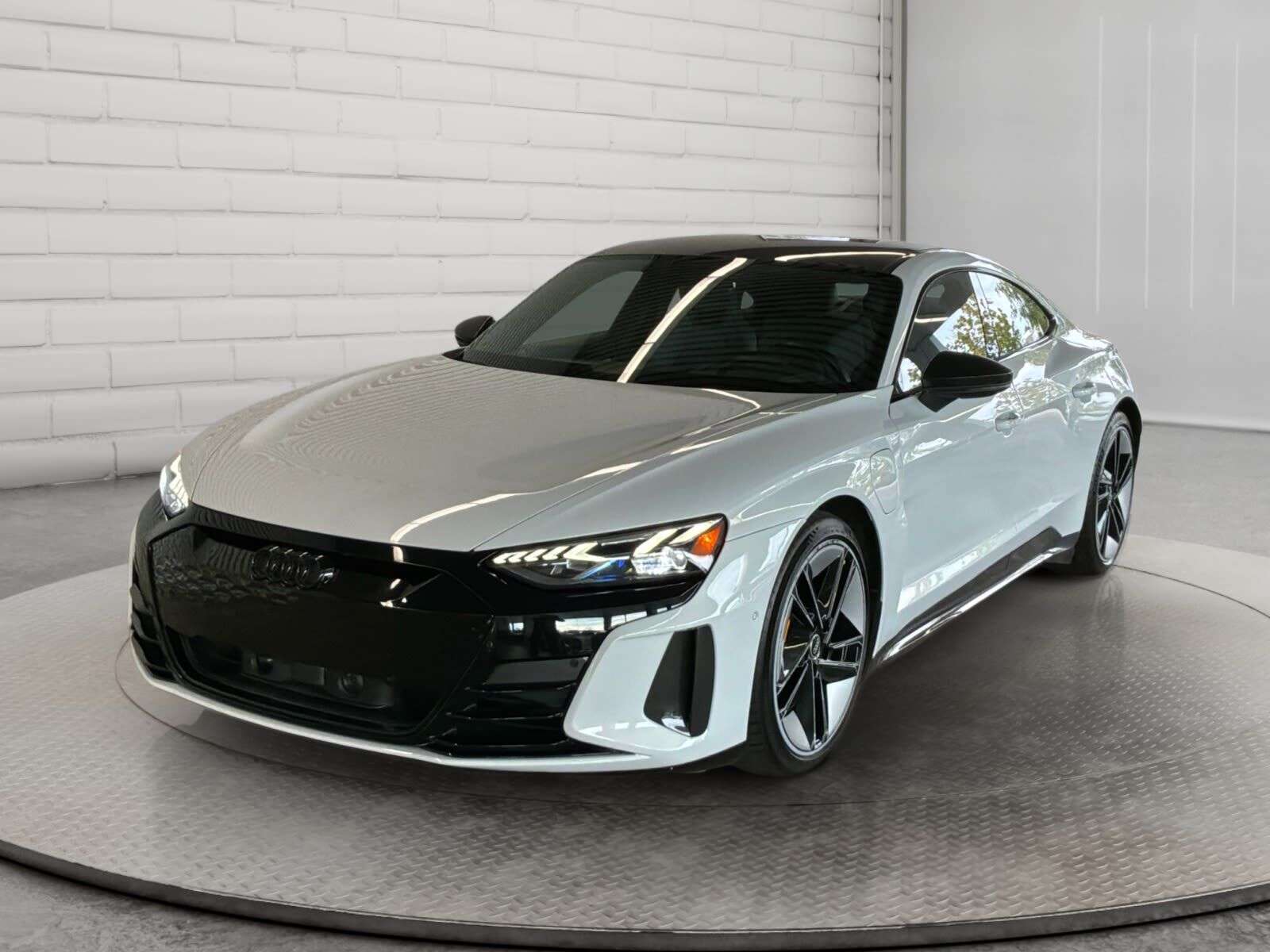 2022 Audi RS e-tron GT | PANORAMIC GLASS ROOF (FIXED) | 44I - 215 TWIN-SP