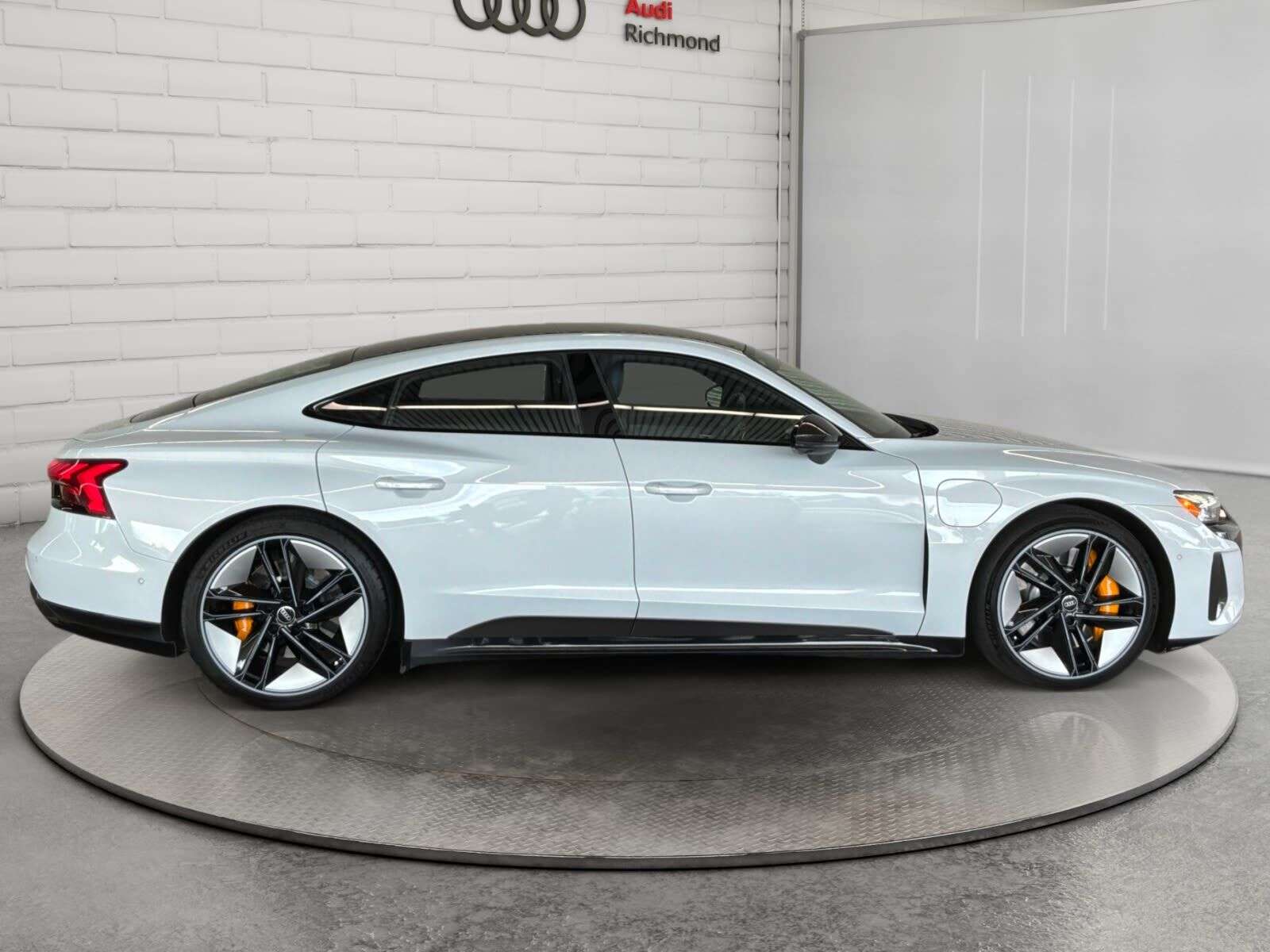 2022 Audi RS e-tron GT | PANORAMIC GLASS ROOF (FIXED) | 44I - 215 TWIN-SP — снимка 1