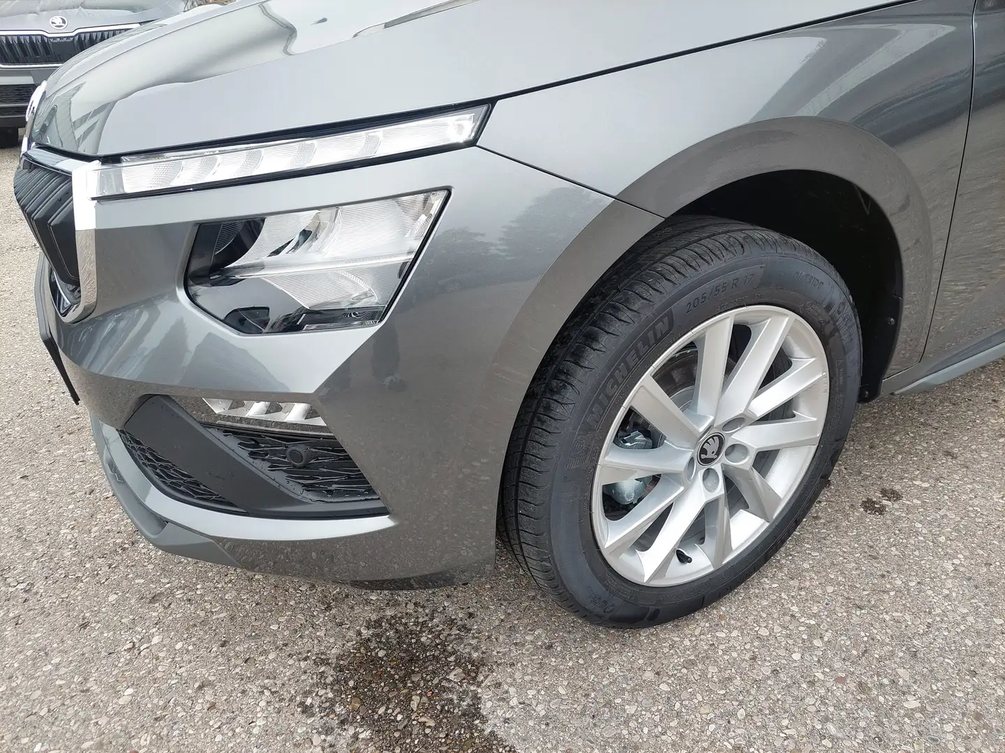 Skoda Kamiq Kamiq 1.5 TSI DSG 130Jahre AHK Kamera 5J.Garantie Gris - 2