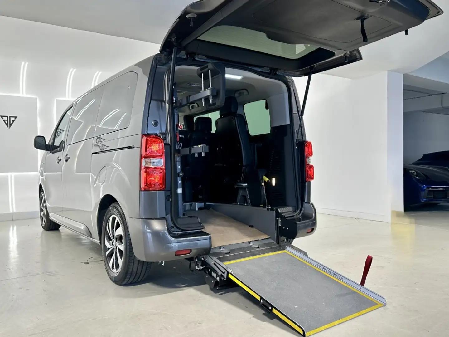 Citroen Spacetourer e-SpaceTourer Combi Talla M Business Lounge 75kWh Gris - 2