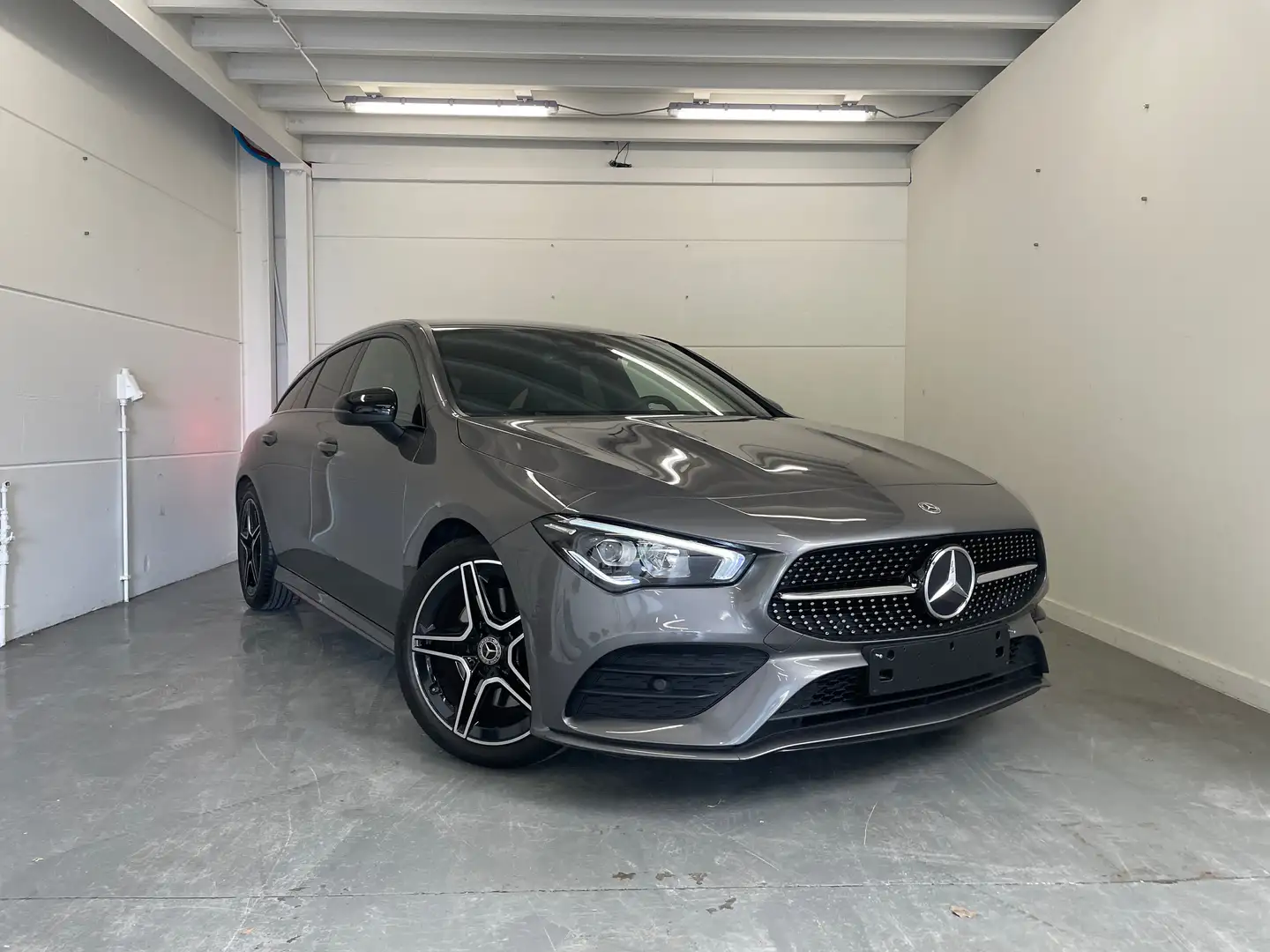 Mercedes-Benz CLA 200 CLA200d AMG Line Grijs - 2