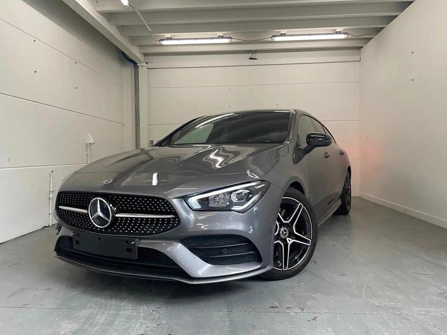 Mercedes-Benz CLA 200 CLA200d AMG Line Grijs - 1