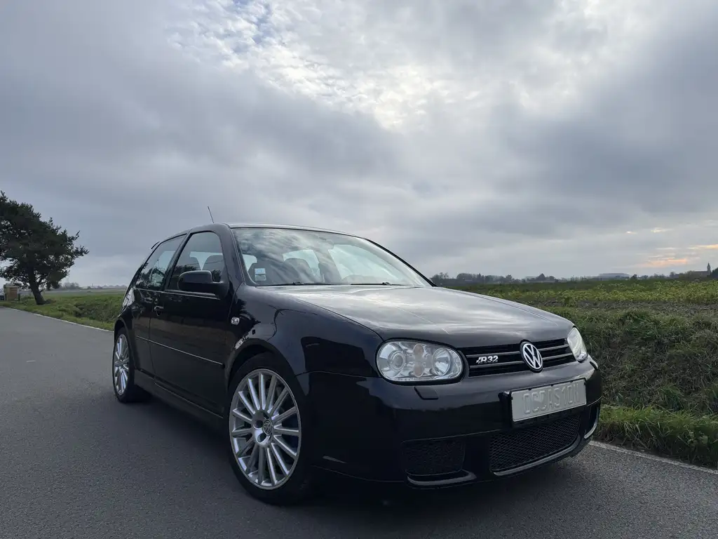 Volkswagen Golf R 2002 из Европы — купить под ключ