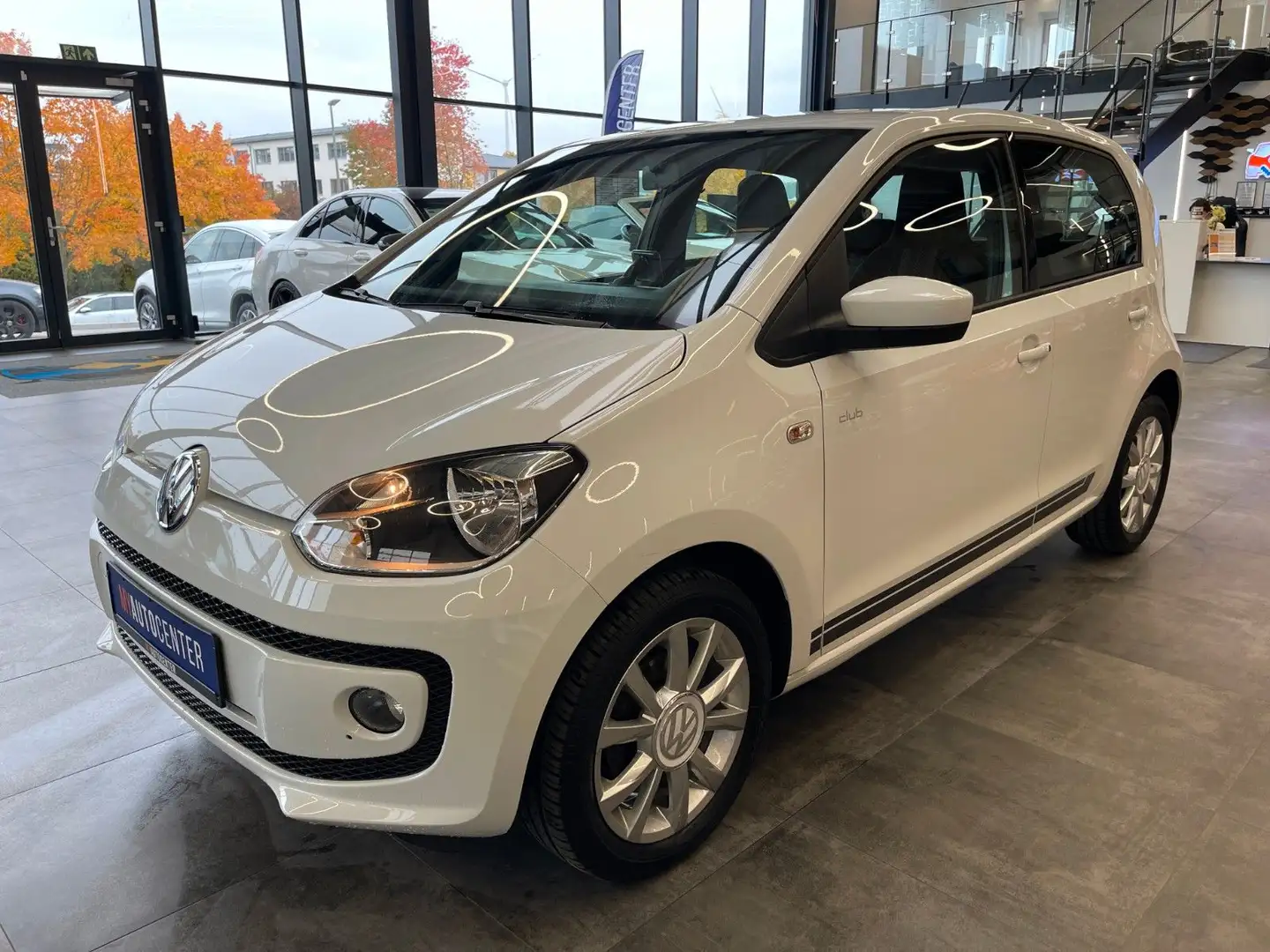 Volkswagen up! club up! *1. Hand*Klima*Navi*Isofix*SHZ*TÜV* Weiß - 2