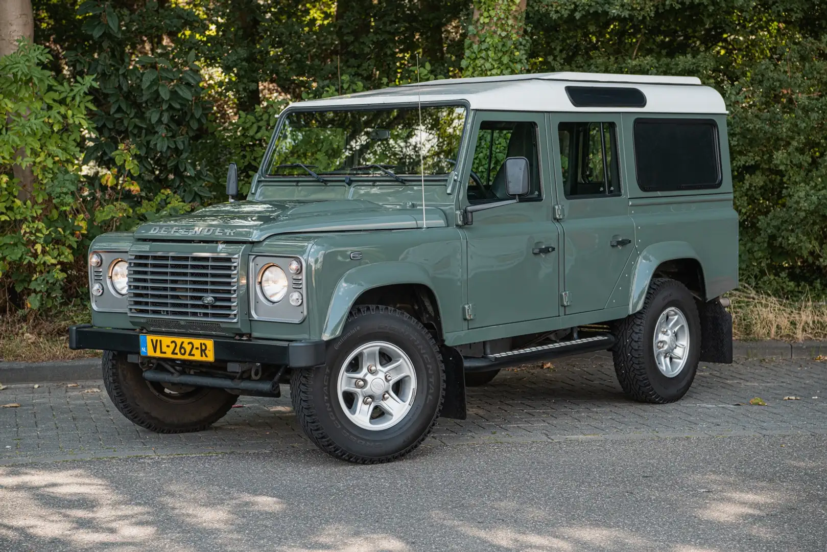 Land Rover Defender 2.2 D SW 110 XTech | Orig. NL'se auto | Groen - 1