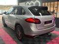 Porsche Cayenne 245 ch 3.0L V6 Tiptronic S A ~ Bose ~ Hayon électrique ~ Suspensions Pneumatiques ~ Radar AV/AR ~ SIèges 18 positions Grau - thumbnail 4