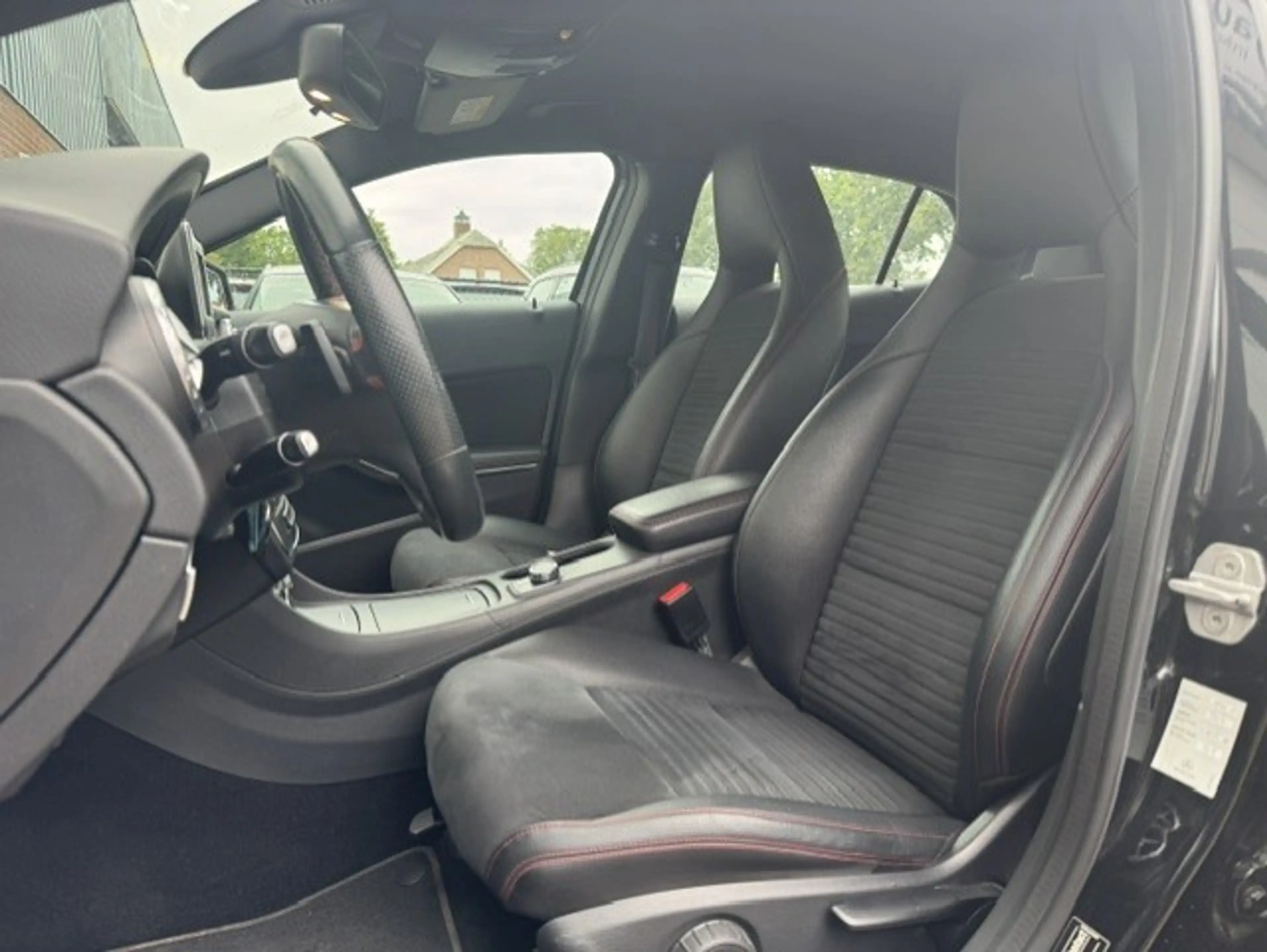 Mercedes-Benz GLA 200 AMG Edition 1 - Perfect Onderhouden — photo 14