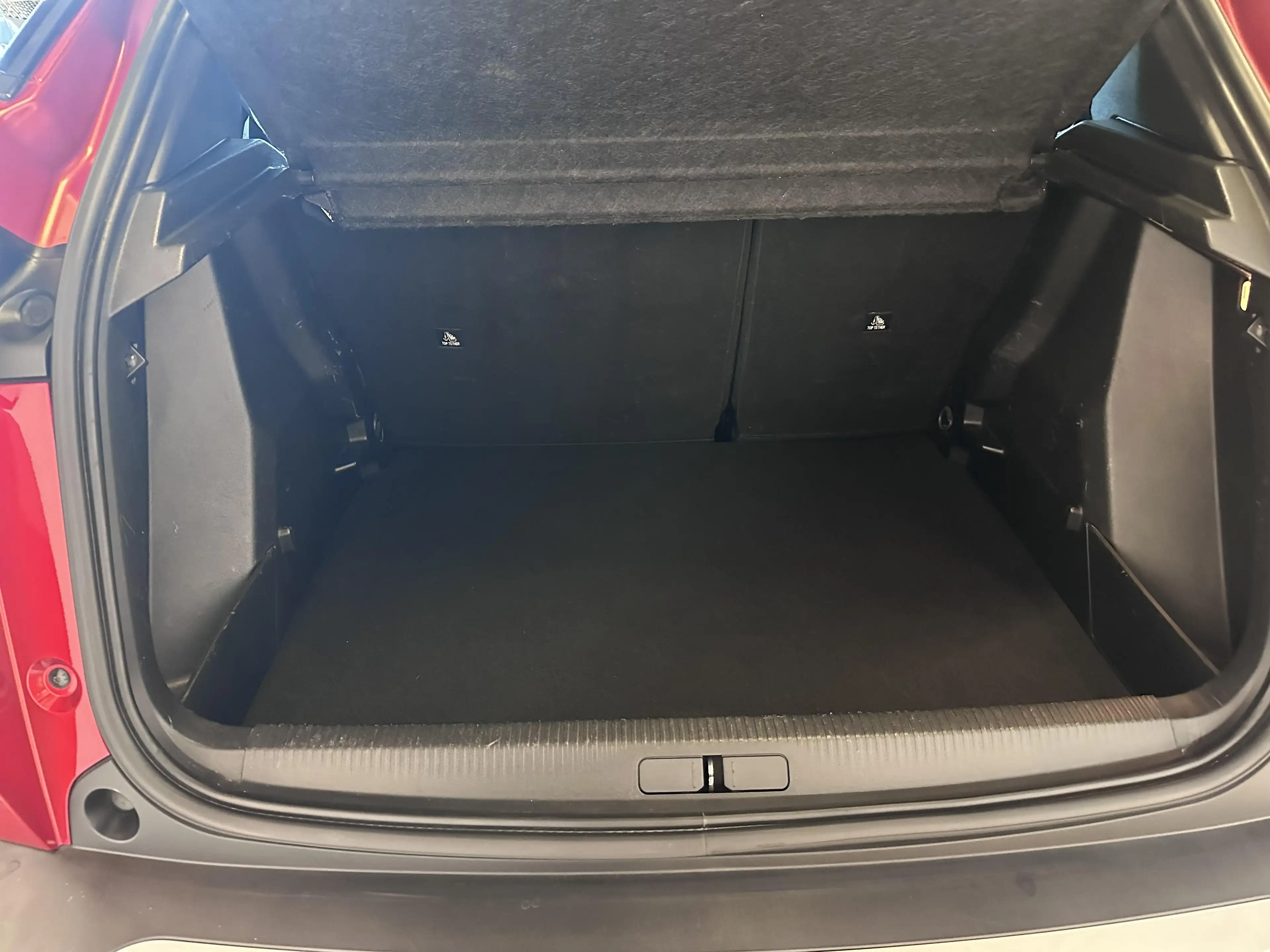Peugeot 2008 ALLURE 1.2 BENZINE 130 EAT 8 — photo 10