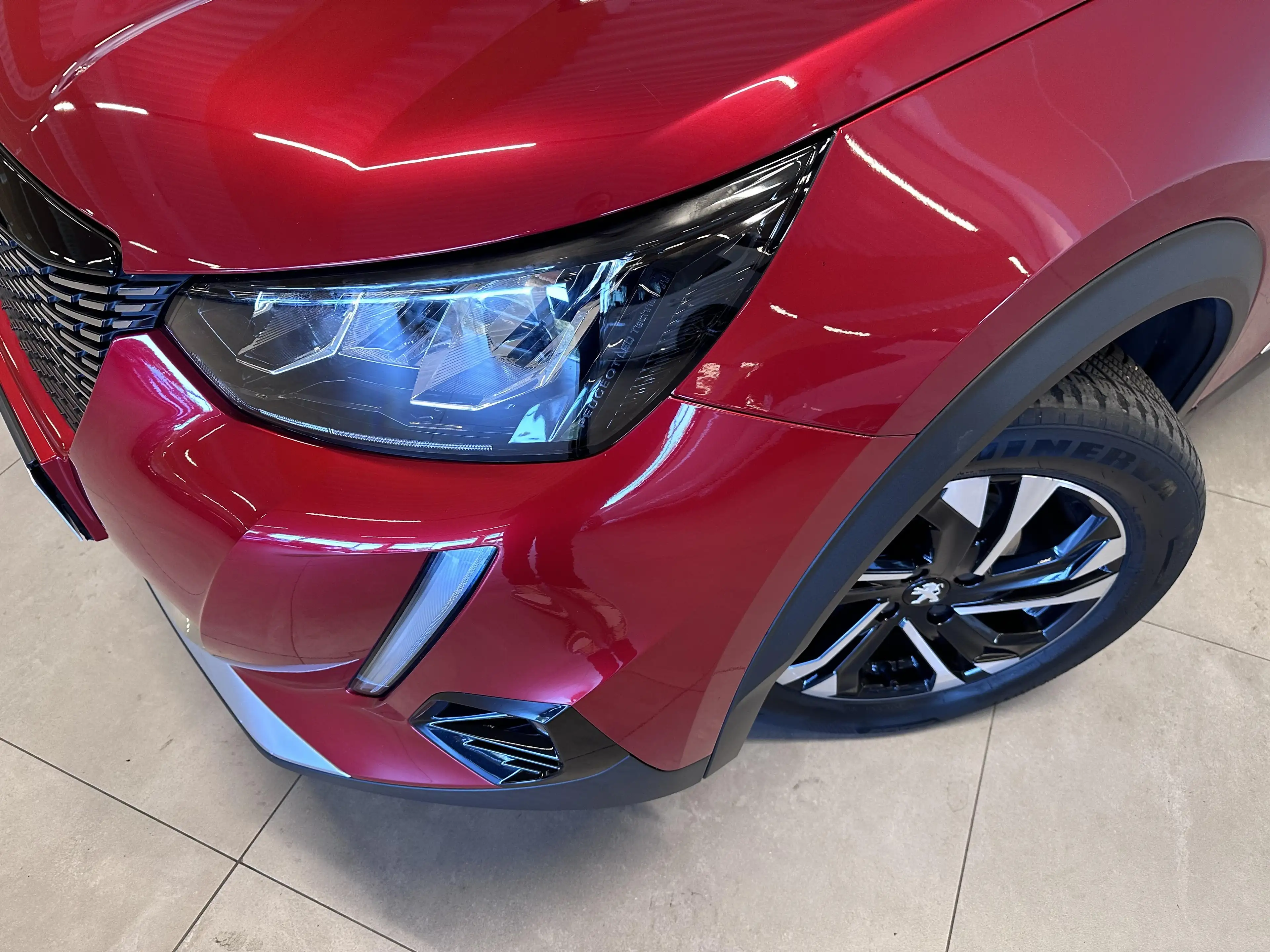 Peugeot 2008 ALLURE 1.2 BENZINE 130 EAT 8 — photo 6