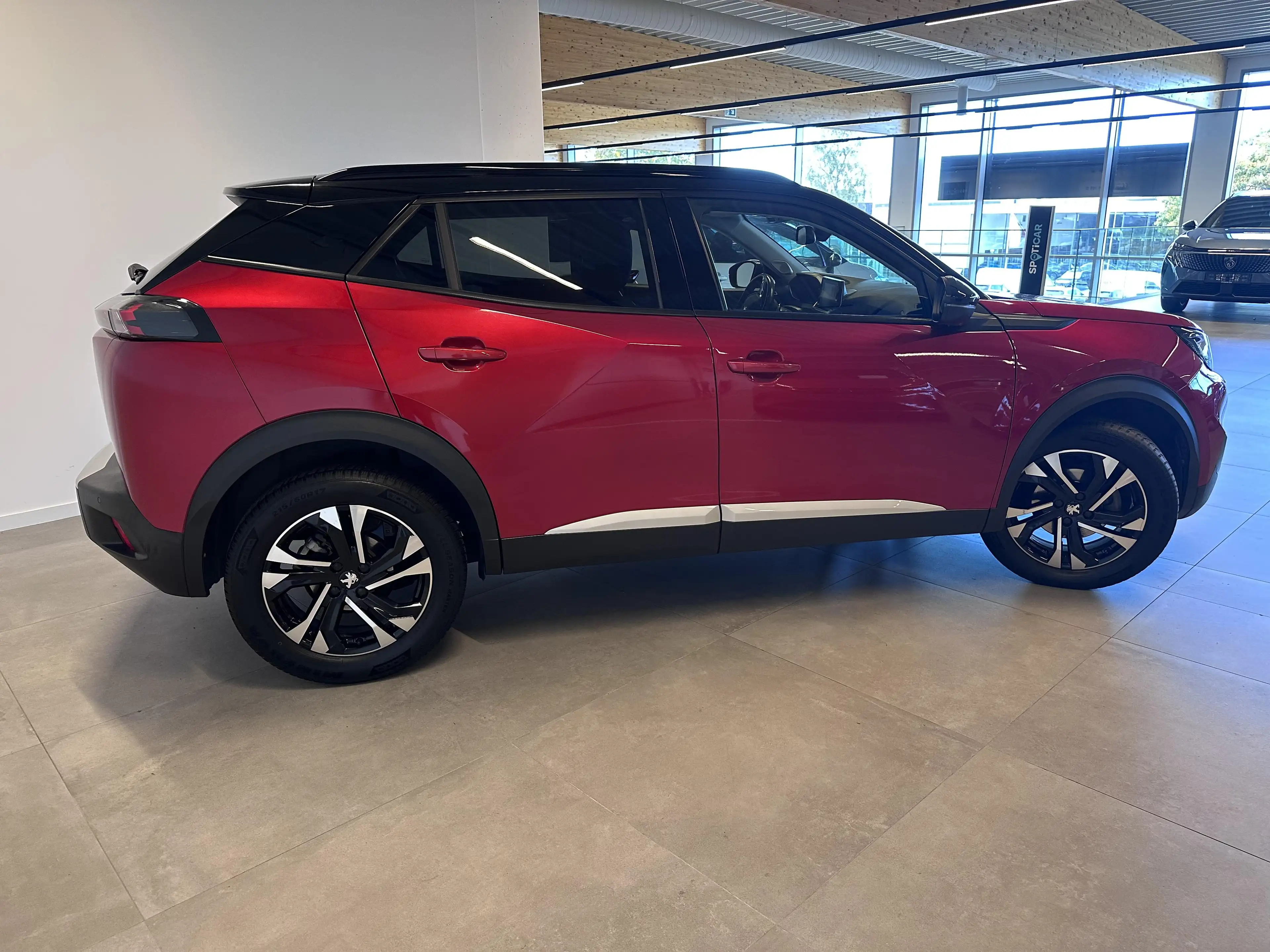 Peugeot 2008 ALLURE 1.2 BENZINE 130 EAT 8 — photo 12