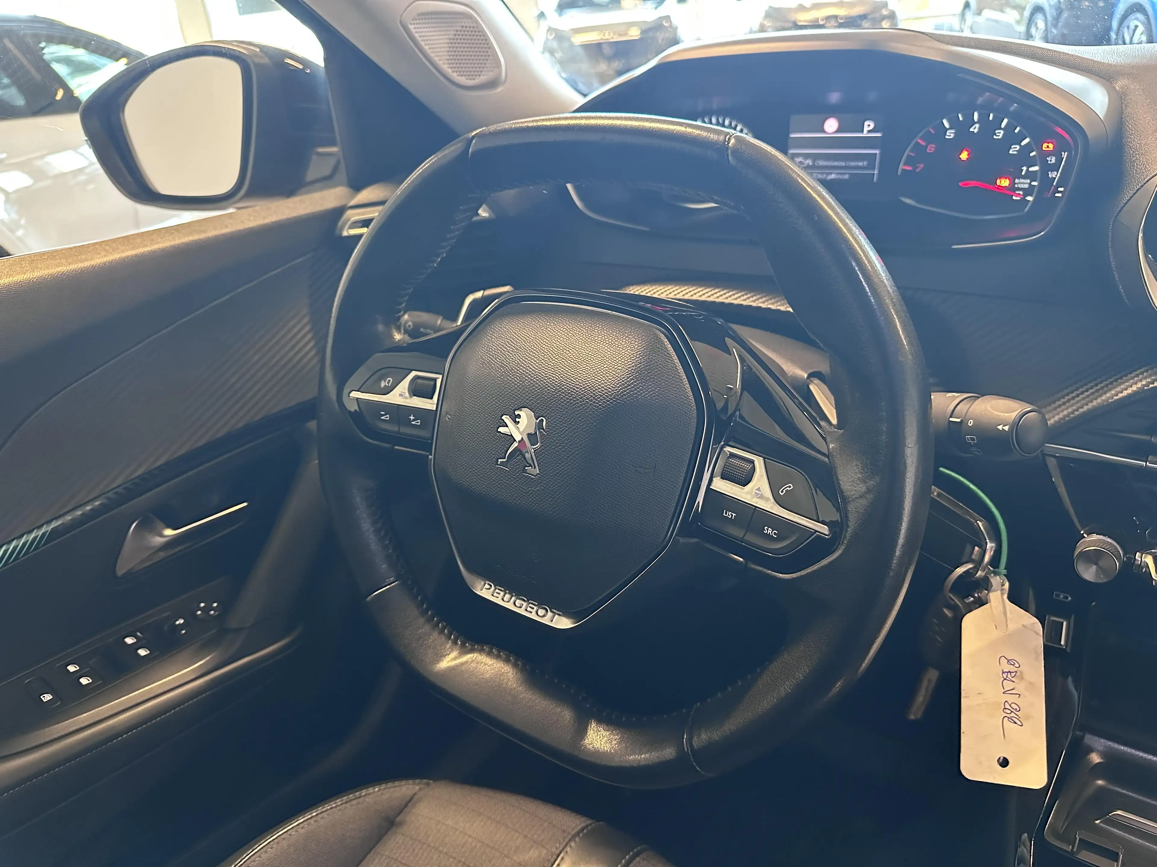 Peugeot 2008 ALLURE 1.2 BENZINE 130 EAT 8 — photo 14