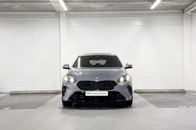 BMW 1 Series view 6
