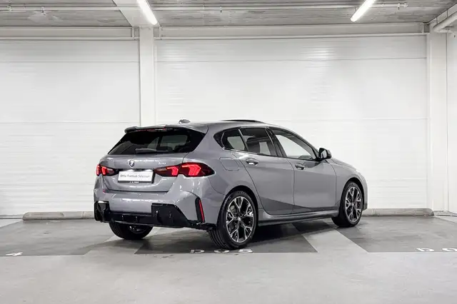 BMW 1 Series view 7