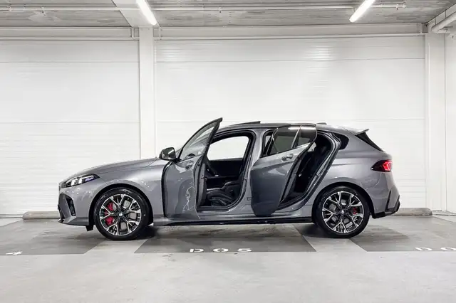 BMW 1 Series view 3