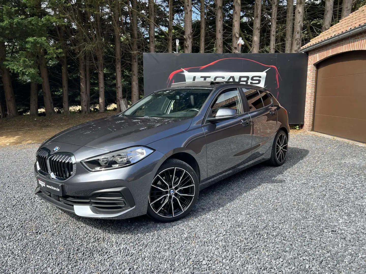 BMW 116 dA AdBlue //  BOITE AUTOMATIQUE // Gris - 1
