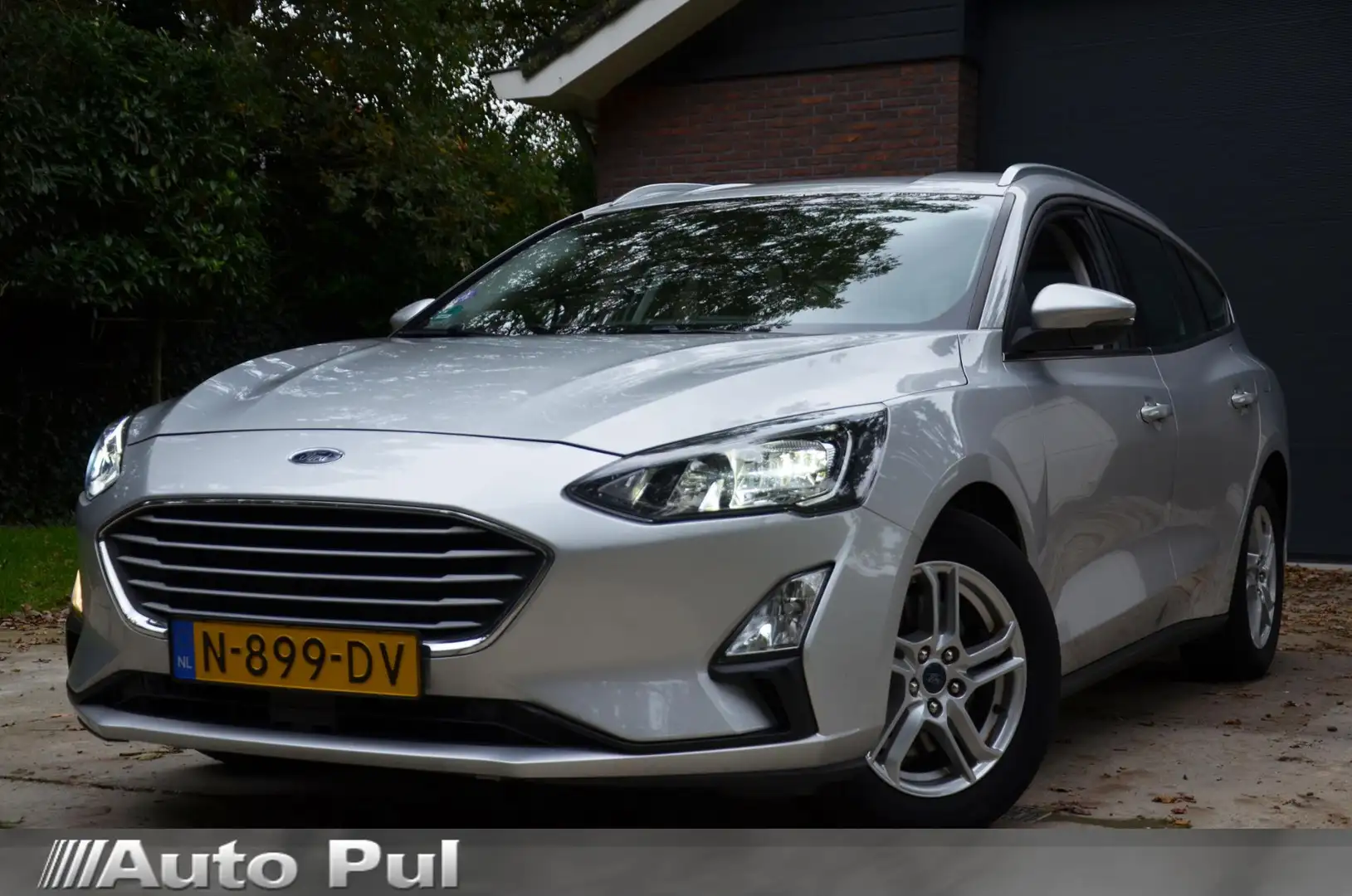 Ford Focus Wagon 1.0 EcoBoost Hybrid Trend Edition Business N Grijs - 1
