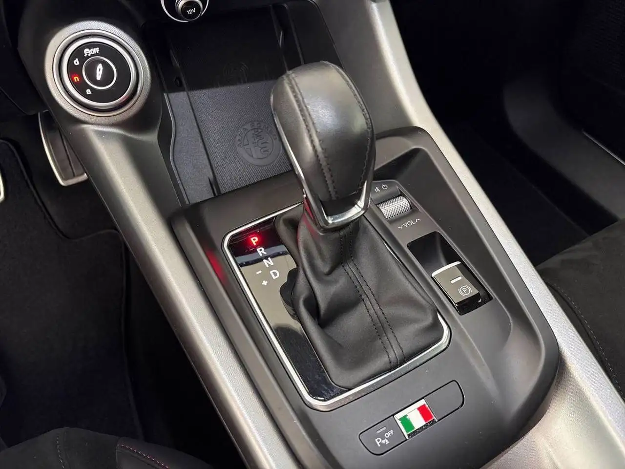 Alfa Romeo Tonale 2023 — фото 13
