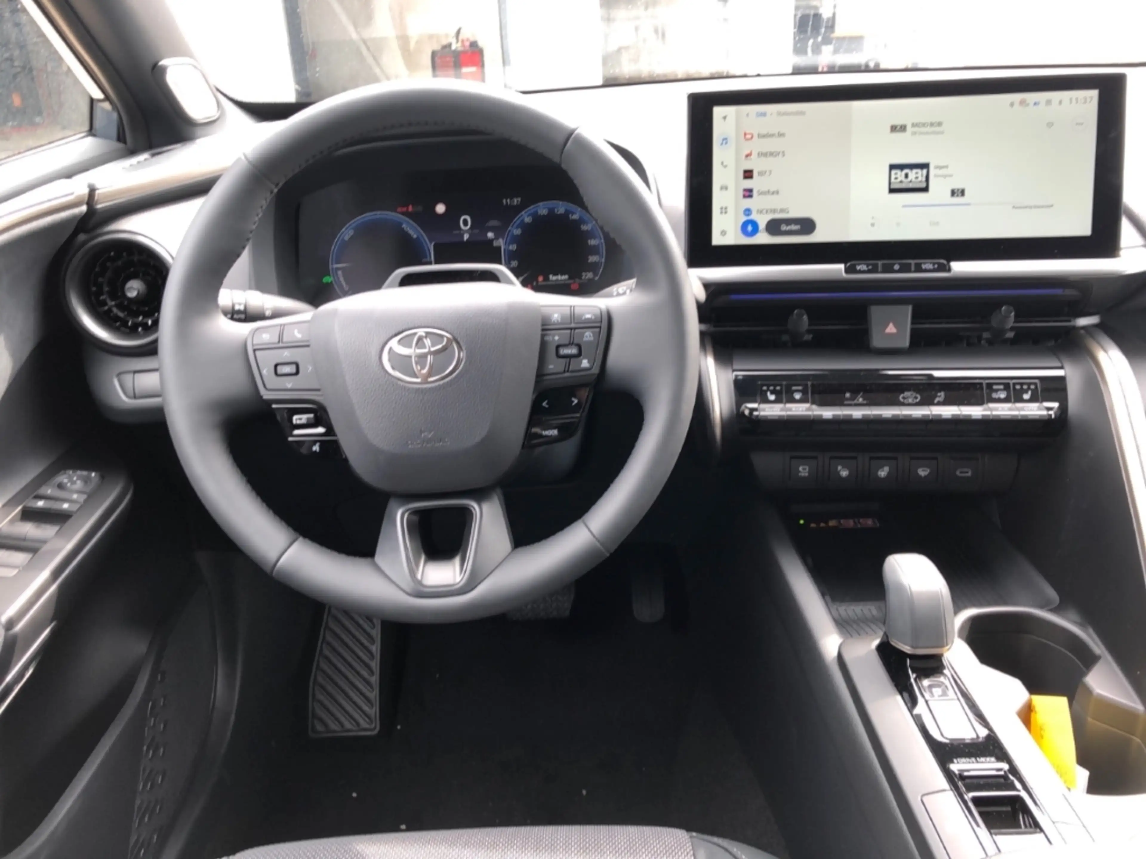 Toyota C-HR 2,0L Lounge Advanced-Safety-Paket Panoramadach 4x2 — photo 15